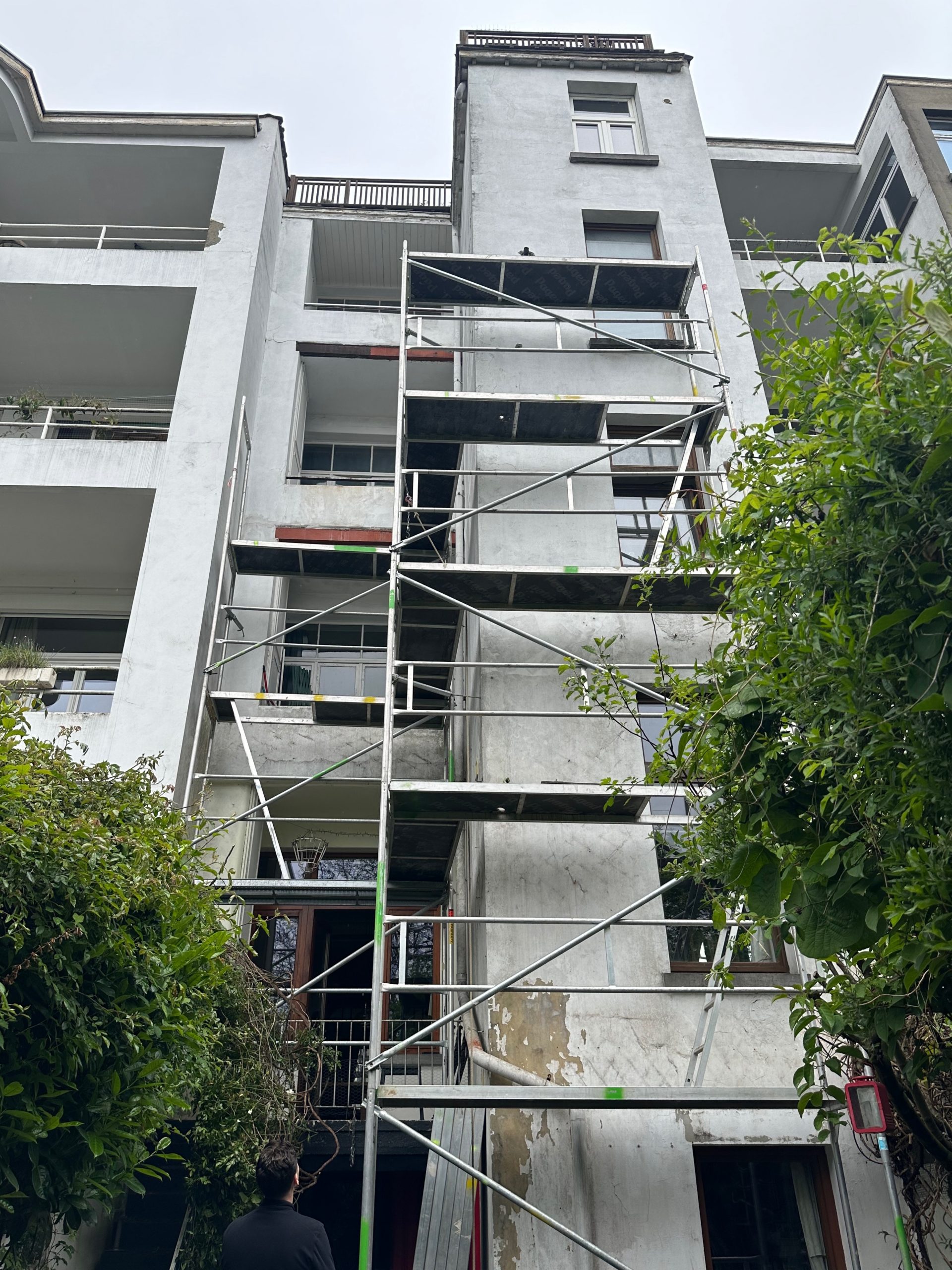 12. Installation de l'échafaudage. jpg